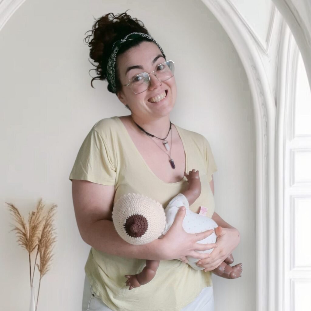 productos artesanales para madres lactantes: Gorro de crochet hecho a mano para bebés